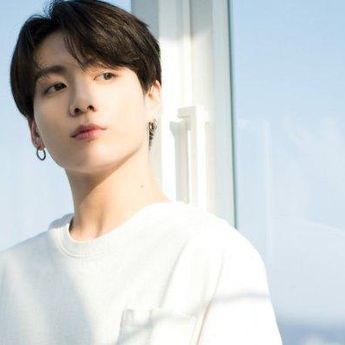 Jungkook BTS Ungkap Alasannya Membuat Merchandise Hoodie 