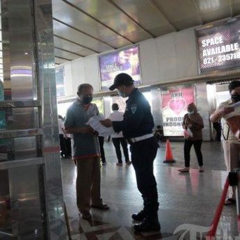 Sebanyak 9.855 Orang Positif Covid-19 Keluyuran Ke Mal Sampai Ada Yang Masuk Kerja