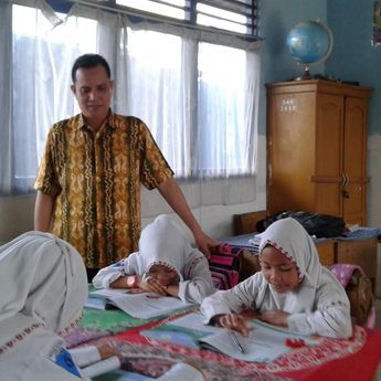 Pengabdian Belasan Tahun Terbayar, Guru Honorer Banjarmasin Ini Lulus PPPK 2021