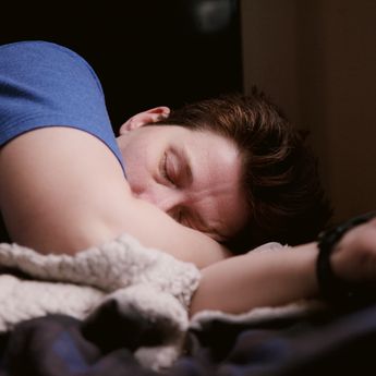 Gak Bakal Lagi Bangun Tengah Malam Deh, Ini Cara Atasi Tidur Ngorok yang Ganggu Istirahat   