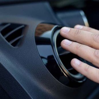 Jangan Matikan AC Mobil Ketika Berkendara Kondisi Hujan 