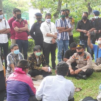 Tim KSP Bantu Carikan Solusi Petani Indramayu Yang Unjuk Rasa di Monas