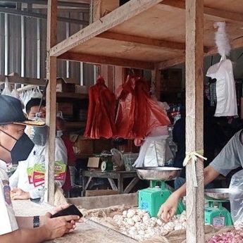 Harga Minyak Goreng Melonjak, Tim Gabungan Sidak ke Distributor Hingga Pasar Muntok