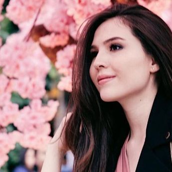 Ini Desain Rumah Olivia Jensen yang Simpel Namun Mewah. Penasaran?