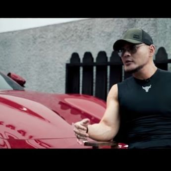Deddy Corbuzier Jadi Orang Indonesia Pertama Pemilik Ferrari Roma,  Justru Mengaku Tidak Suka Mobil Sport