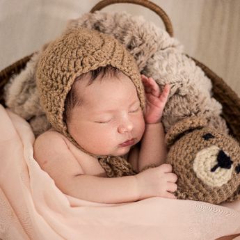 25 Ide Nama Bayi Laki-Laki yang Memiliki Arti Pembawa Rezeki