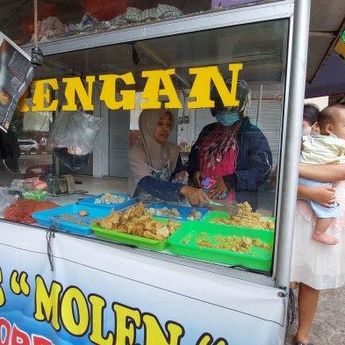 Pedagang Mengeluh, Akibat Harga Minyak Goreng di Bangka Tengah Naik, Ukuran Gorengan Mengecil