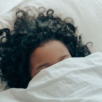 Hati-hati! Benarkah Tidur Tanpa Memakai Bra Bisa Picu Bahaya?