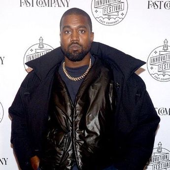 Kanye West dan Julia Fox Kedapatan Bersama di NYC