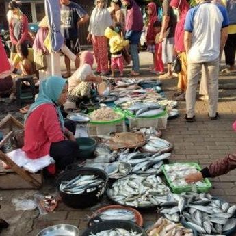 Hasil Tangkapan Turun Karena Cuaca Buruk, Harga Ikan Mulai Naik