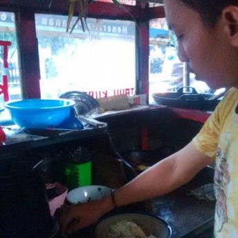 Tahu Kupat Pak Har Wisata Kuliner Wajib Saat Berkunjung ke Kota Solo