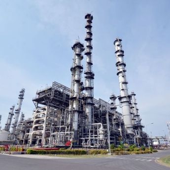 Pertamina Patra Niaga Salurkan Bahan Bakar untuk Kapal Besar di Selat Malaka 