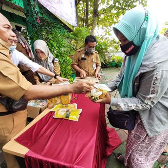 Operasi Pasar Minyak Goreng Banjarmasin, 30 Menit Ludes Diserbu Warga