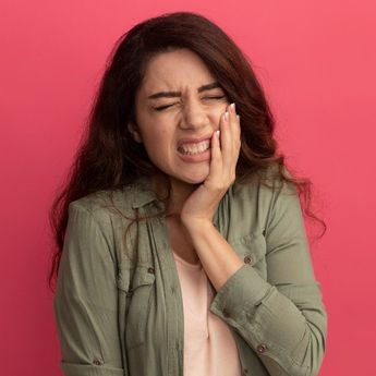 10 Cara Menghilangkan Sakit Gigi dalam 5 Menit, Pasti Manjur!