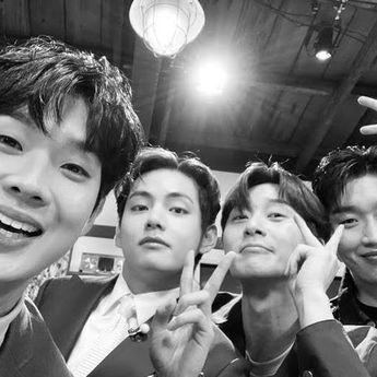 Postingan Park Seo Joon Jadi Ajang Reuni Wooga Squad, Komentar V BTS Sukses Curi Perhatian Penggemar
