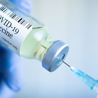 Kapolri Tinjau Pelaksanaan Vaksinasi di GOR Kajang Kayu Agung OKI