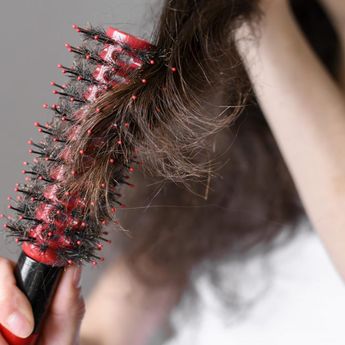 Kebiasaan Sepele Ini Bikin Rambut Tak Sehat dan Gampang Rusak