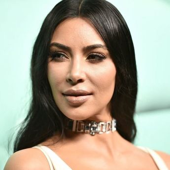 Kim Kardashian Kini Resmi Berstatus Lajang 