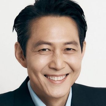 Lee Jung Jae Raih Penghargaan di Independent Spirit Awards 2022  