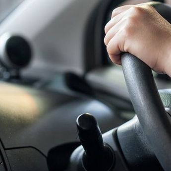 Kesalahan Fatal Pengemudi Mobil Matik yang Buat Transmisi Jebol  