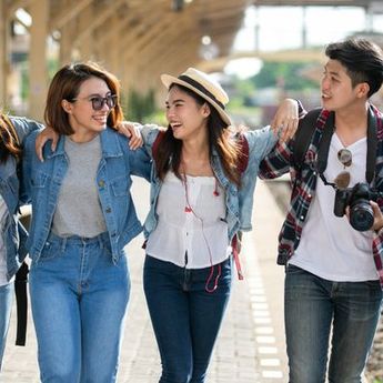 Habiskan Waktu dengan Teman Berdampak Positif untuk Hubungan Asmara, Ini Alasannya! 