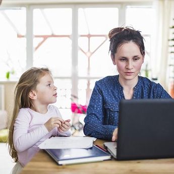 Pandemi Sebabkan Burnout? Ini Tips Bagi Para Ibu agar Tetap Bahagia 
