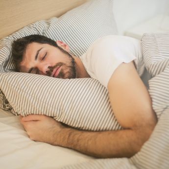 7 Alasan Tidur Tidak Boleh Menghadap ke Utara, Pengaruhi Kesehatan?
