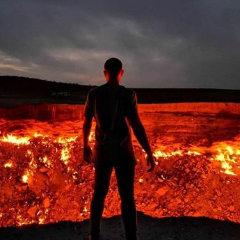 Kawah Api yang Berkobar Puluhan Tahun, Ini Penampakan 'Pintu Neraka' di Turkmeknistan