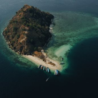 7 Pulau Paling Angker di Indonesia, Banyak Penampakan! Berani Ke Sini?