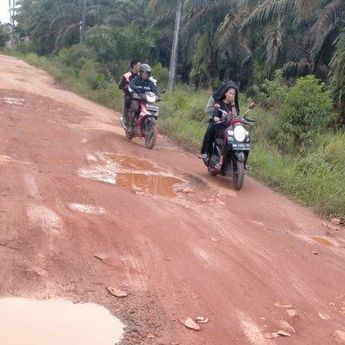 Dinas PUPR Siapkan Anggaran Rp32 Miliar untuk Perbaikan  Jalan Rusak