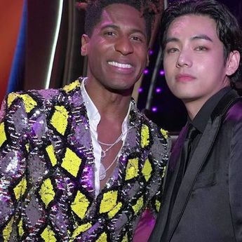 Gak Cuman di Studio, Keakraban V BTS dan Jon Batiste Berlanjut Sampai Acara Grammy 2022 Selesai