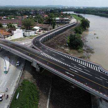 Dukung Kelancaran Mudik Lebaran, Menteri Basuki Resmikan Jembatan Ploso di Jombang, Jawa Timur