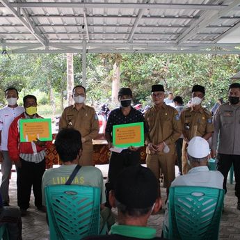 Algafry-Erfian Terus Gulirkan Bansos, Kali ini 4 Desa di Sungaiselan