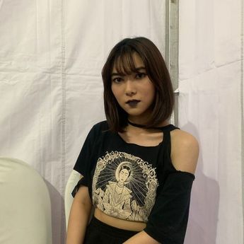 Isyana Sarasvati Gelar Bukber Dengan Penggemar 