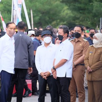 Presiden Jokowi Tinjau Pasar Tambah Rejo dan Kampung Nelayan Bulak Surabaya
