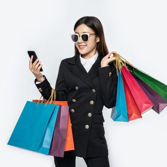 Agar Pas di Badan, Simak 4 Tips ini Jika Mau Beli Baju Lebaran Online!