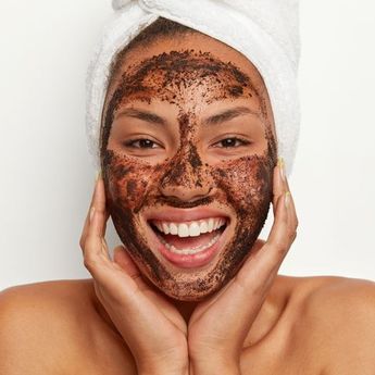 Cara Menghilangkan Noda Hitam dengan Masker Kopi, Penasaran?