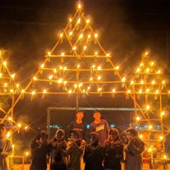 Di Malam Tujuh Likur Ramadan, Ratusan Lampu Minyak Hiasi Desa Dalil 