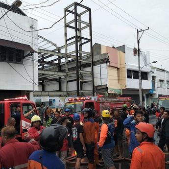 4 Petugas Tersetrum, Akibat Padamkan Kebakaran Di Ruko Kawasan Pasar Gedhe Solo