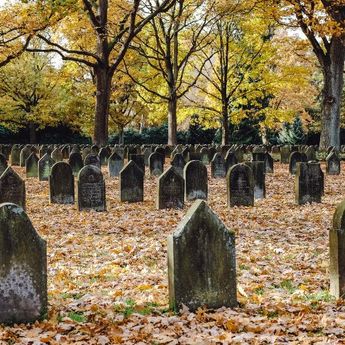 Tak Selalu Buruk, Ini 10 Arti Mimpi Melihat Kuburan Menurut Islam, Primbo, dan Psikologi