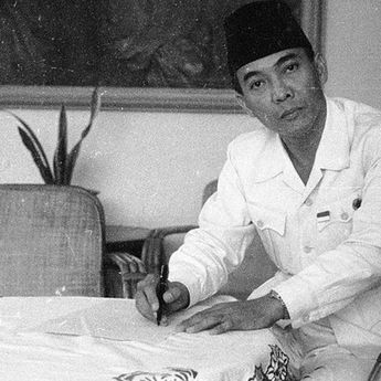 25 Kumpulan Kata-kata Ir Soekarno  untuk HUT Kemerdekaan RI ke 77, Cocok Membakar Semangat Jiwa Muda!