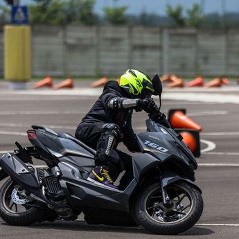 Bahaya, Pengendara Motor Jangan Hanya Mengandalkan Rem Depan  