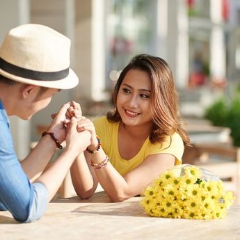Menurut Pakar Hubungan, Ini Waktu Ideal untuk Melakukan PDKT