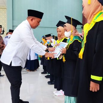 Walikota Pangkalpinang Menghadiri Wisuda Santri Se-Pangkalpinang