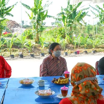 Puan Dengarkan Keluhan Pemulung di Mojokerto