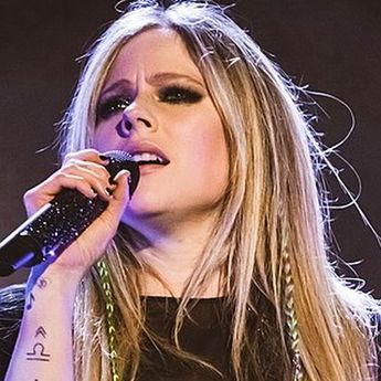 Teori Konspirasi Meninggalnya Avril Lavigne