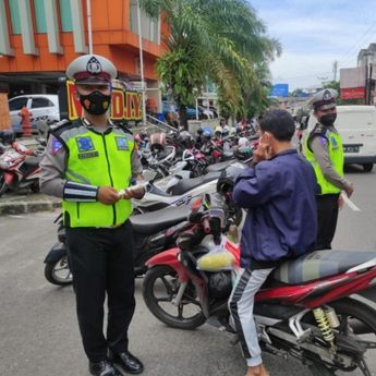 Melalui Ops Aman Nusa II Menumbing lanjutan 3, Subsatgas Lalu Lintas Polres Pangkalpinang Melakukan Pengaturan, Pengamanan dan Pengawalan Vaksinasi Booster
