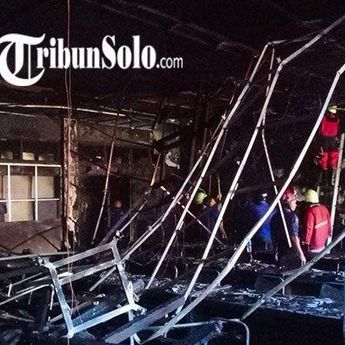 Diduga akibat Korsleting Listrik, Gedung A FKIP UNS Solo Terbakar