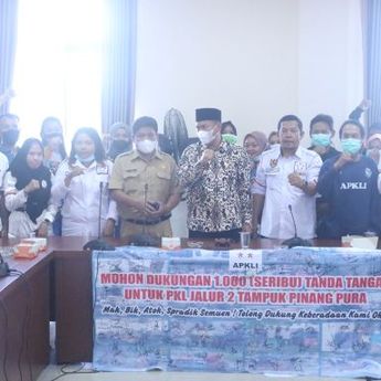 Abang Hertza : Puluhan PKL Tampuk Pinang Pura Warga Pangkalpinang, Kebijakan Yang Dibuat Harus Bijaksana   