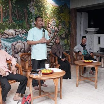 Silaturrahmi Dengan Mahasiswa KKN Fakultas Pertanian, Perikanan dan Biologi UBB, Adet Mastur Beri Kuliah Perihal Pelayanan Kepemudaan